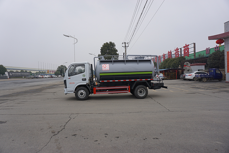 中潔牌XZL5070GXW6型東風五方吸污車